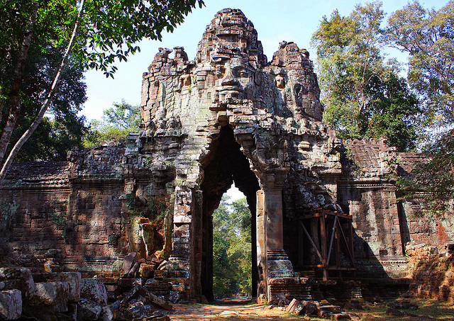 AngkorThom-Gateway-Baphuon-Temple-cambodia