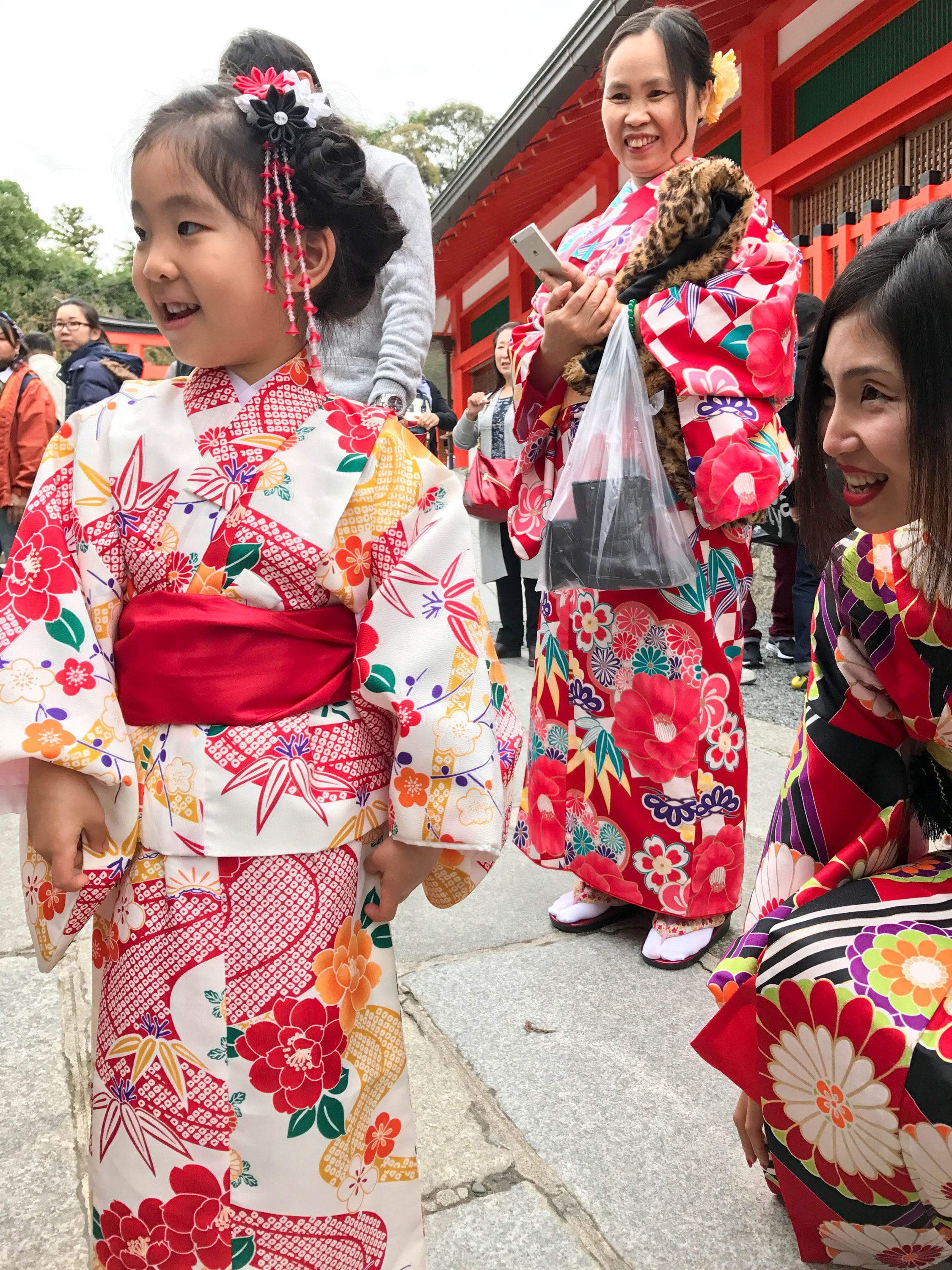 Natalee-Jewel Kirby photography girl child Japan photographic expose yukata kimono Shrine Temple Kyoto